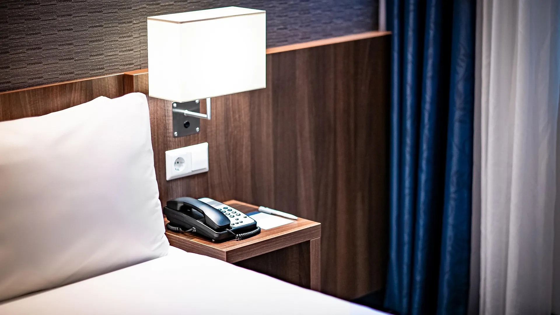 Отель Holiday Inn Express Amsterdam - Sloterdijk Station By Ihg