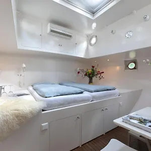 Bed & Breakfast Houseboat Volle Maan