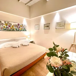 https://cozy-firenze-uffizi-duomo-old-village-2beds-2baths.it-tuscanyhotel.com