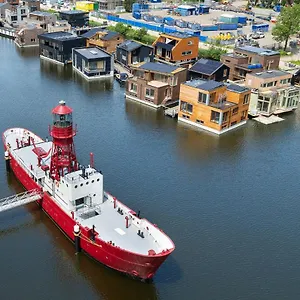 Botel Lightship