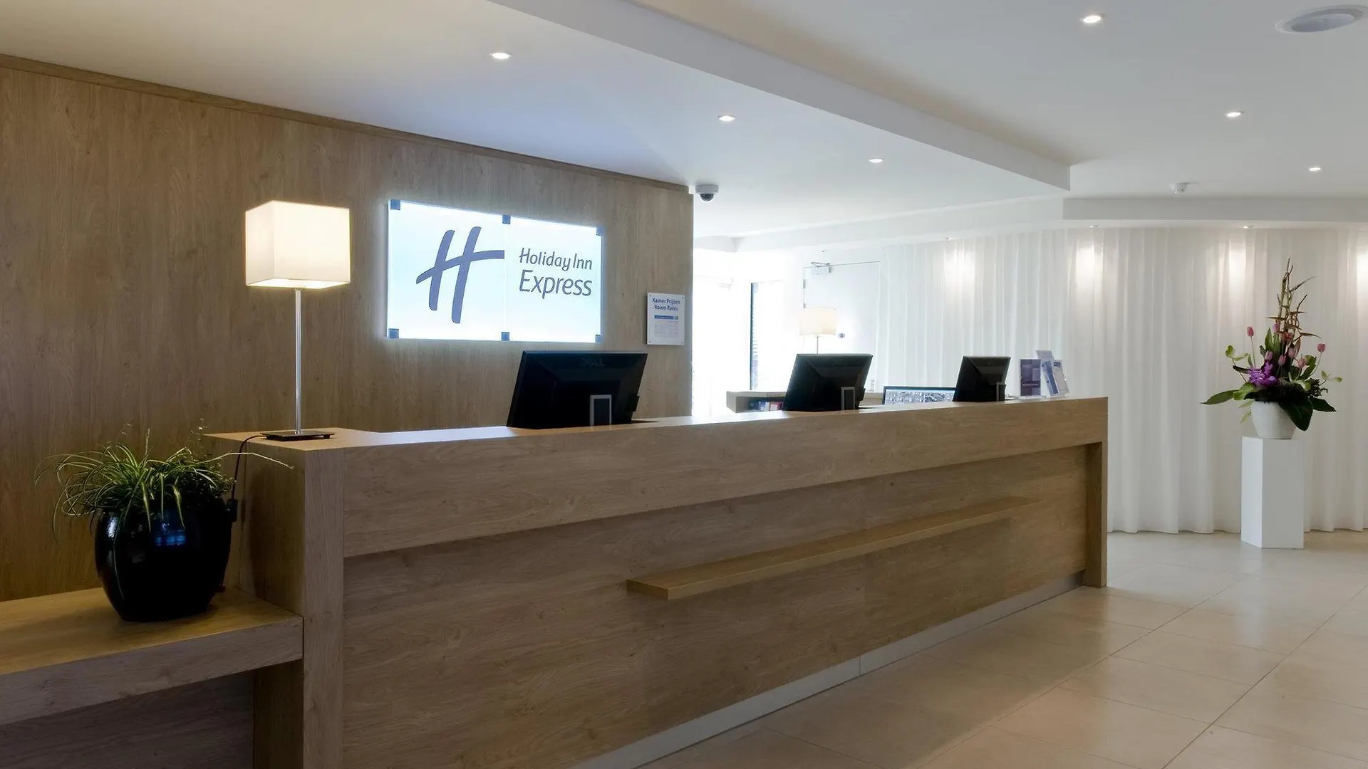 Holiday Inn Express Amsterdam - Sloterdijk Station, an IHG Hotel 3*,  Nederland